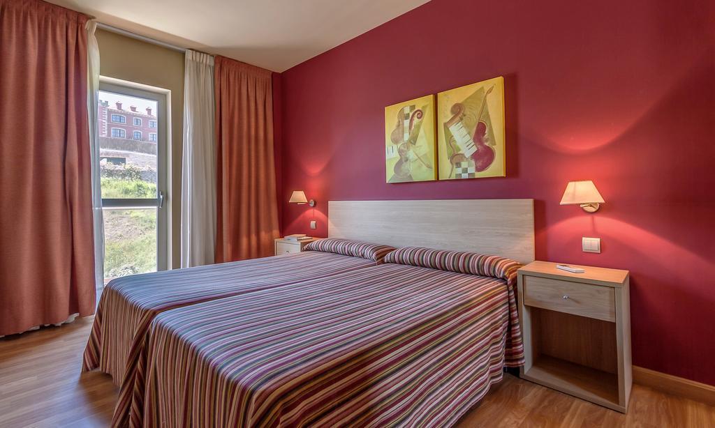 Apartamentos Mar Комилас Екстериор снимка