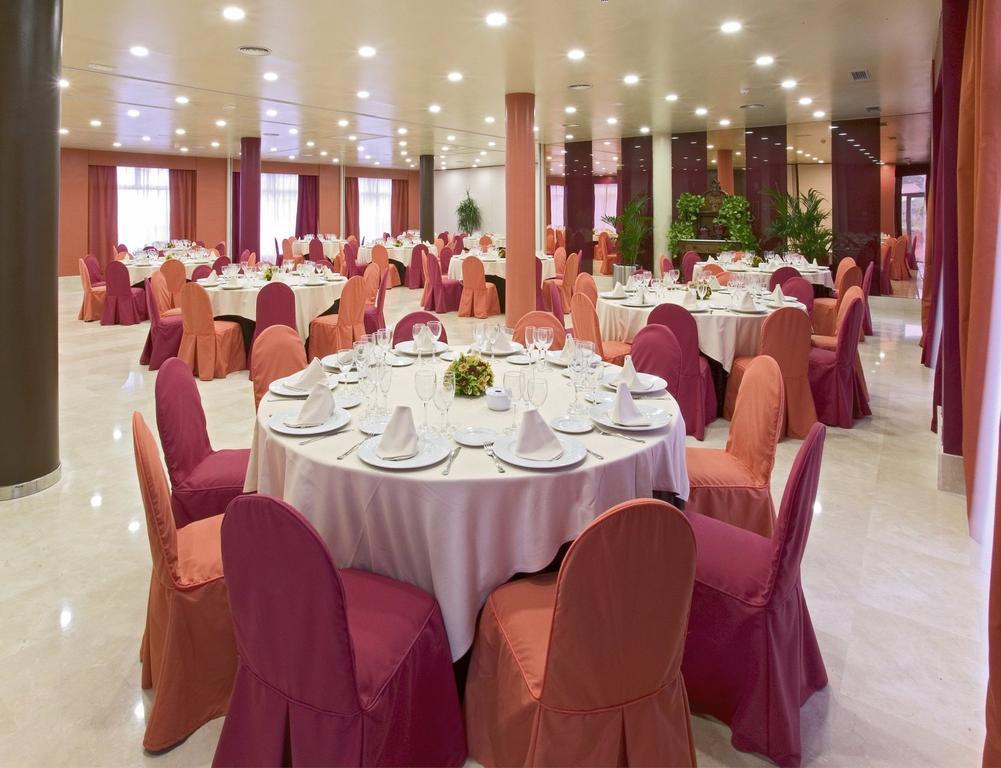 Apartamentos Mar Комилас Ресторант снимка